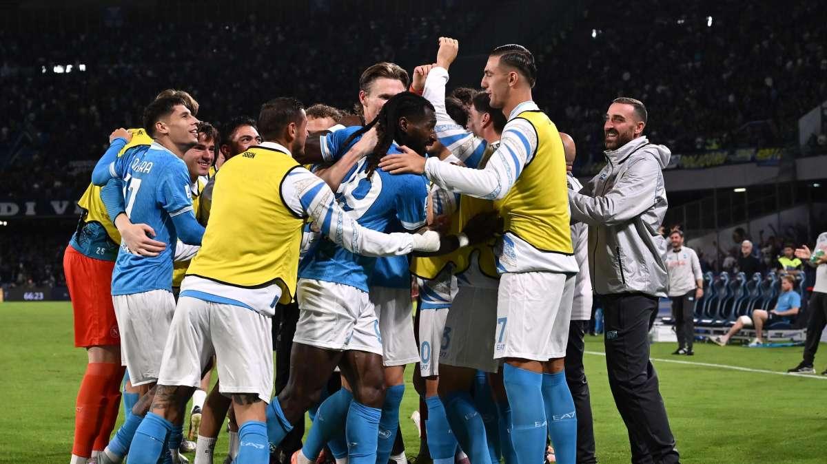 Conte, un altro miracolo! Repubblica: "Trasformata emergenza in risorsa con una mossa"