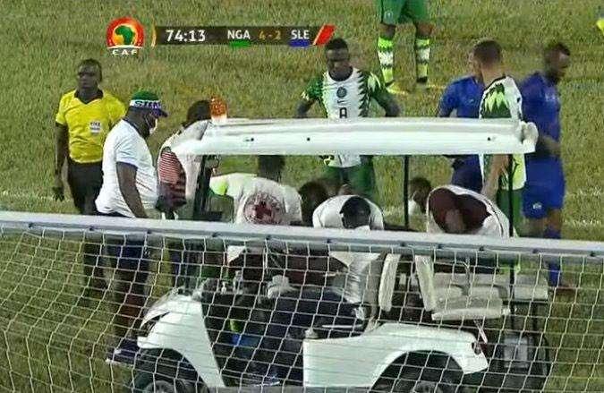 Osimhen ko! Esce in barella per un problema al polso in Nigeria-Sierra Leone: la situazione
