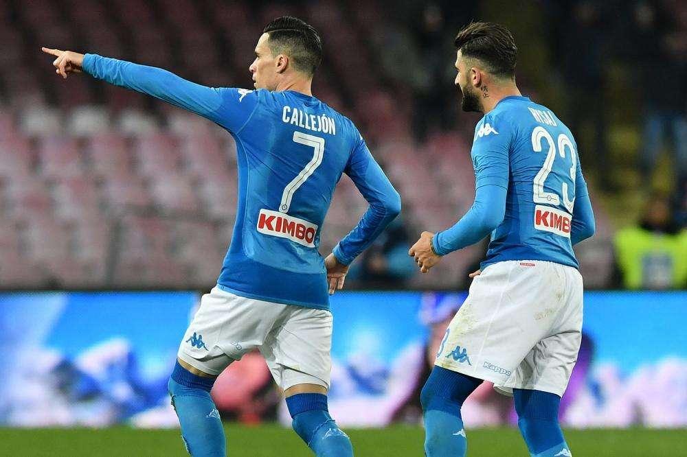 Cagliari alle corde, un super-Napoli va al riposo sul 2-0: decidono Callejon e Mertens