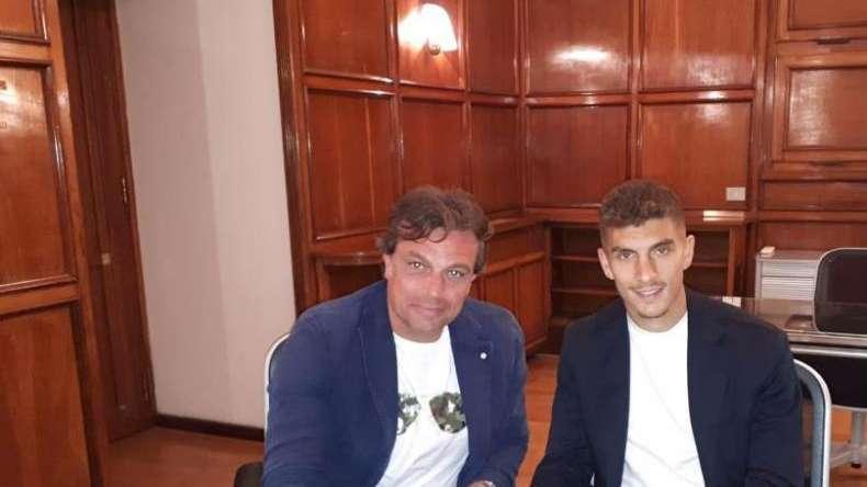 Di Lorenzo dopo l'ufficialità: "Sono felice, Napoli è un club prestigioso. Non vedo l'ora di iniziare"
