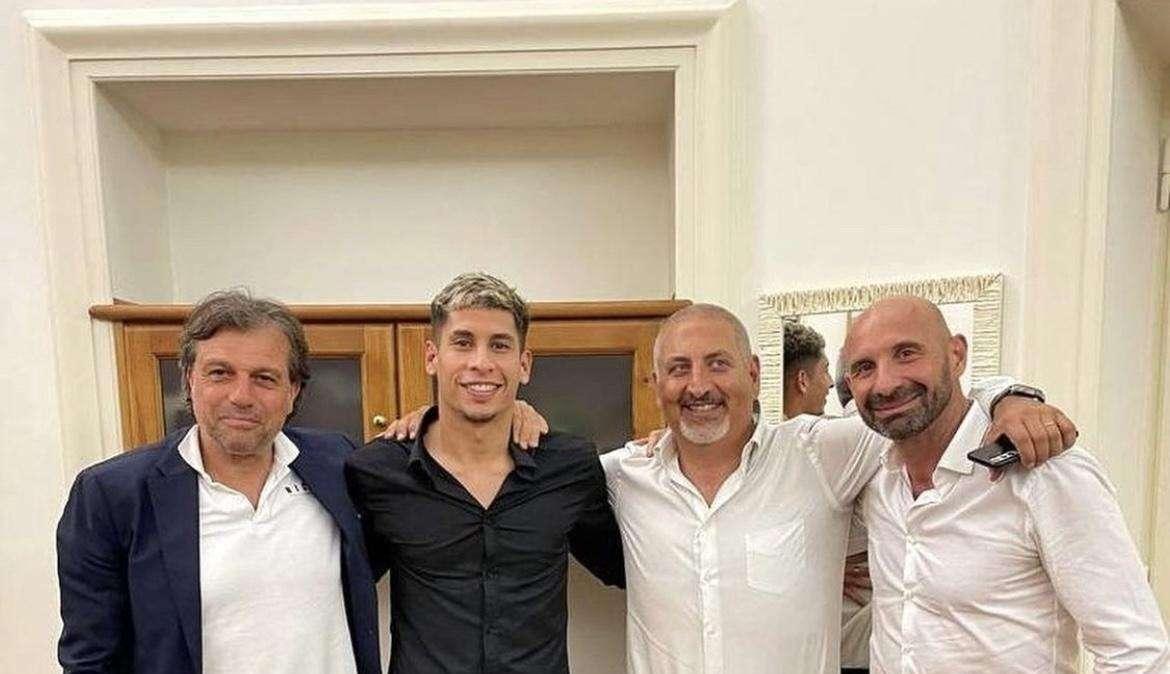 FOTO - Mathias Olivera al Napoli: lo scatto con Giuntoli e il responsabile scouting Micheli