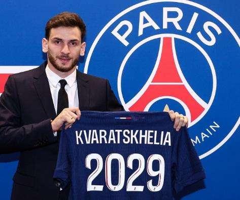 PSG, la clip di presentazione di Kvara: Khvicha indossa la 7