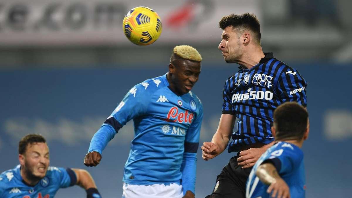 Atteggiamento difensivo e nessuna idea in attacco: crollo verticale del Napoli