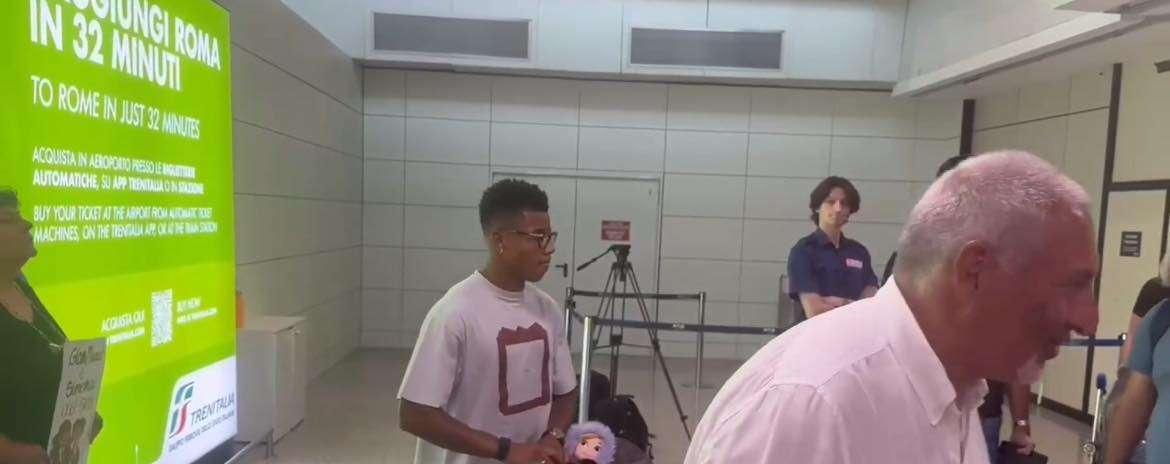 David Neres è atterrato a Roma! Domani le visite mediche col Napoli