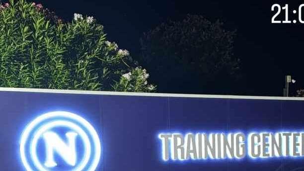 Castel Volturno cambia look: niente scudetto e nuovo logo SSCNapoli