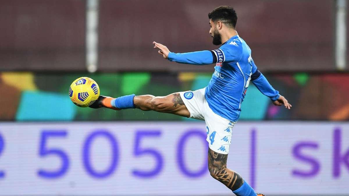 FOTO - “Buon San Valentino”, gli auguri della SSCNapoli con l’esultanza di Insigne