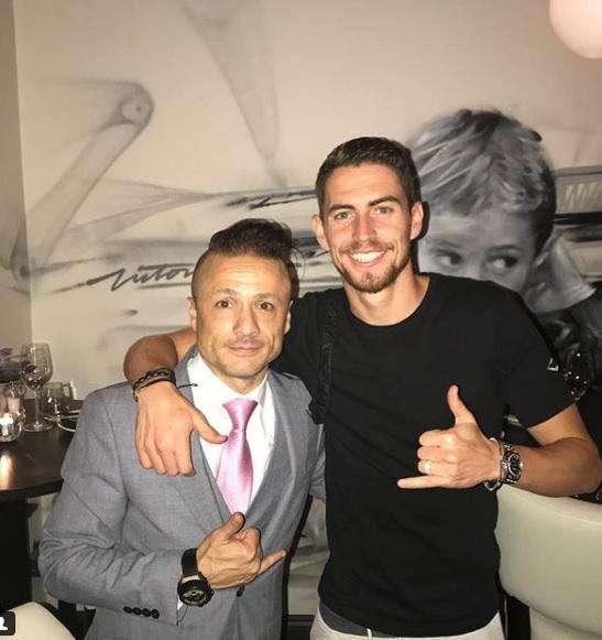 FOTO - Jorginho 'cerca' Napoli anche in Inghilterra: visita al ristorante Babbo