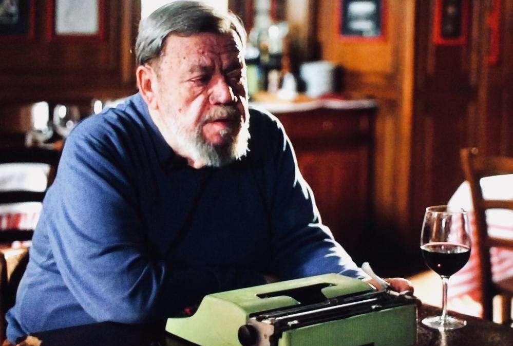 "Tu e tua moglie morirete!", Gianni Mura vittima di estorsione per anni: quasi 62mila euro a un fan