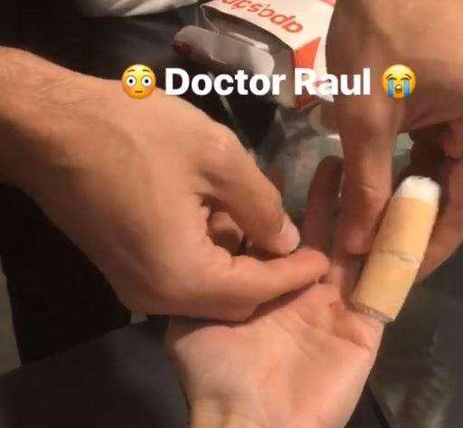 VIDEO - 'Doctor Raul': Albiol alle prese con un 'infortunio' della moglie
