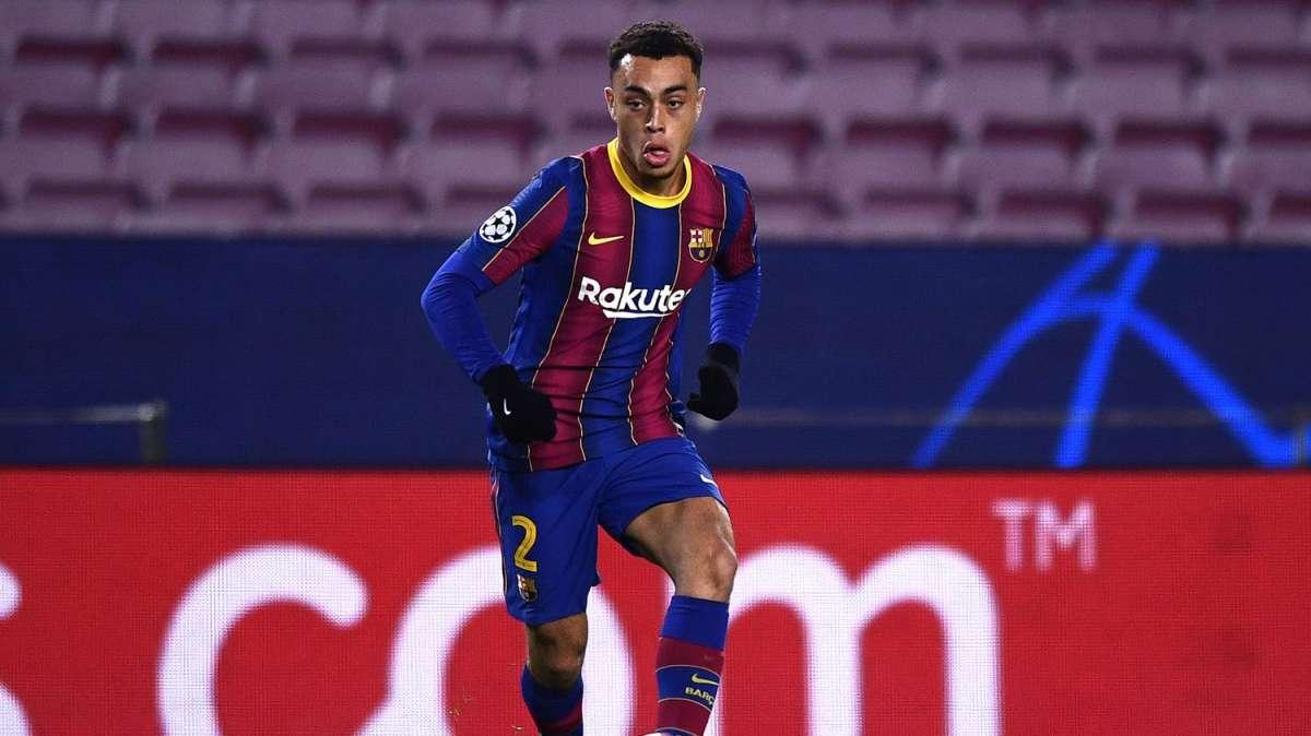 Barça, Dest per lo squalificato Alves: le formazioni ufficiali del derby catalano