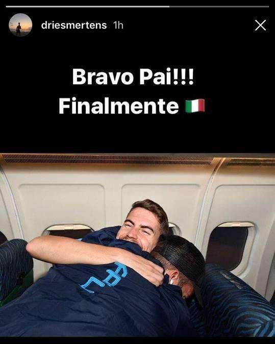 FOTO - Lo splendido abbraccio di Mertens a Jorginho per la convocazione: "Bravo Pai, finalmente!"