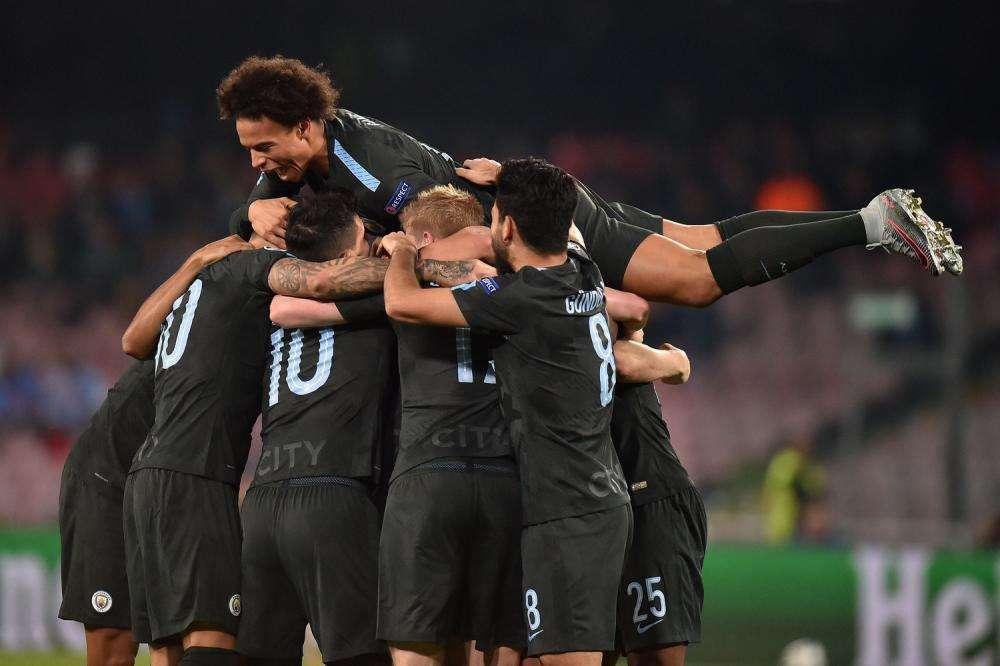 Man City da applausi, comunicato del club: "Razzisti banditi a vita dal club"