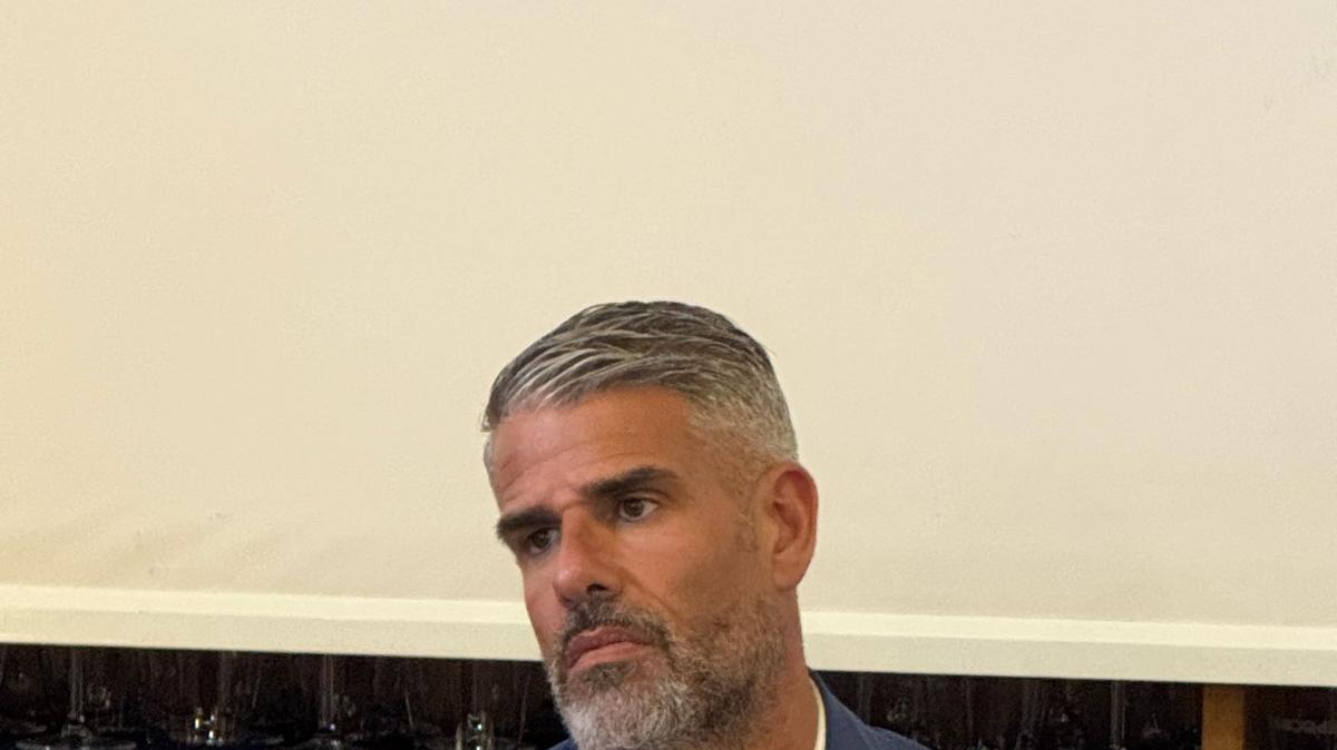 L’agente Pisacane fa il nome: “Non l’abbiamo mai visto, non lo terrei un altro anno”