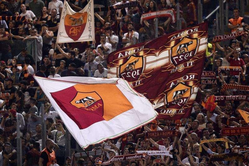 VIDEO - Orribile coro giallorosso: "Un giorno all'improvviso, il Vesuvio erutterà. Colera e salmonella..."