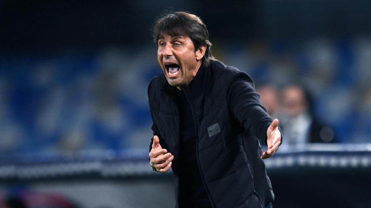 Pisa-Napoli domenica alle 12, Conte è infuriato: stava preparando la squadra per lunedì