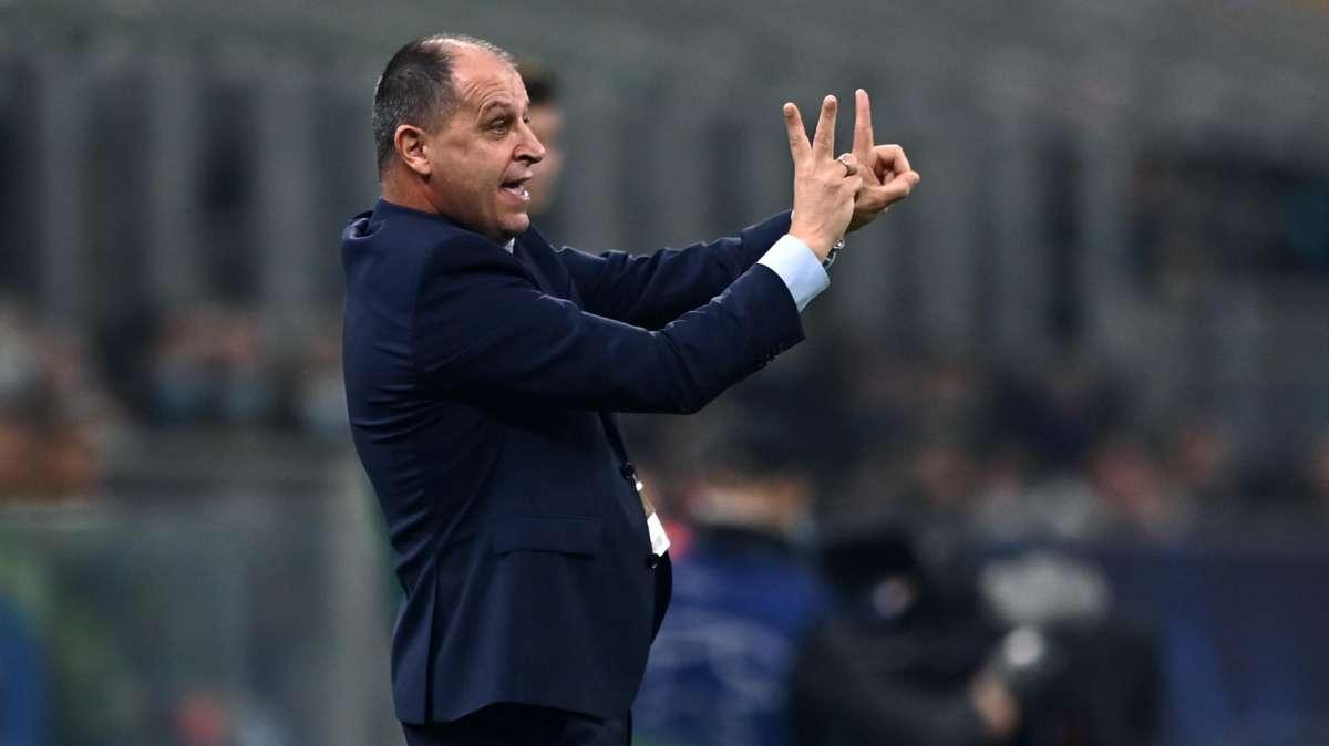 FOTO - Ricordate Vernydub? Il tecnico che batté Ancelotti con lo Sheriff s'è arruolato per l'Ucraina