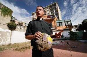 Don Luigi Merola e Fondazione 'A Voce d'è creature al Maradona per Napoli-Juve con Nefrocenter 