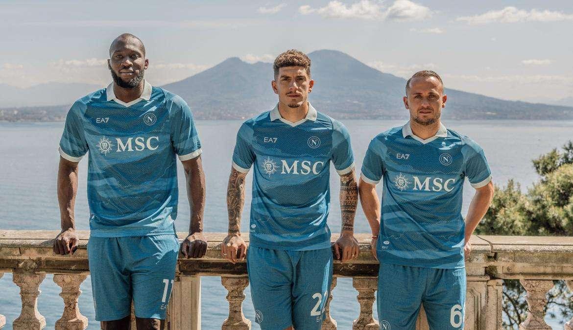 SSCNapoli lancia la spettacolare maglia “Partenope” per i 2500 anni di Neapolis: i dettagli