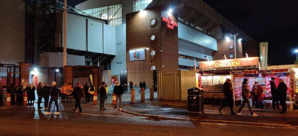 FOTOGALLERY TN - Sale l'attesa: Anfield inizia già a riempirsi