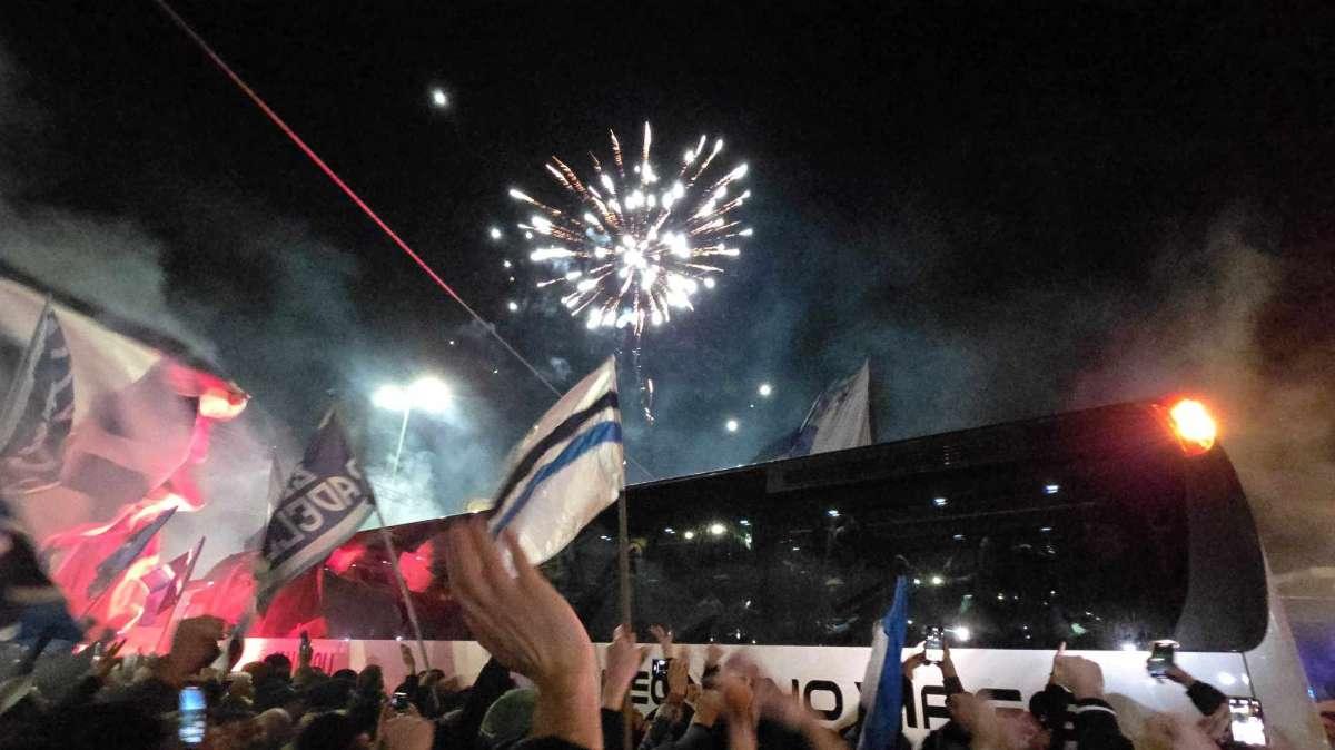 Delirio a Capodichino! Almeno 5mila tifosi accolgono la squadra dopo Bergamo