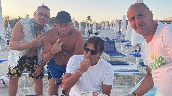 Conte si rilassa in Puglia e da Serino lo prendono per la gola