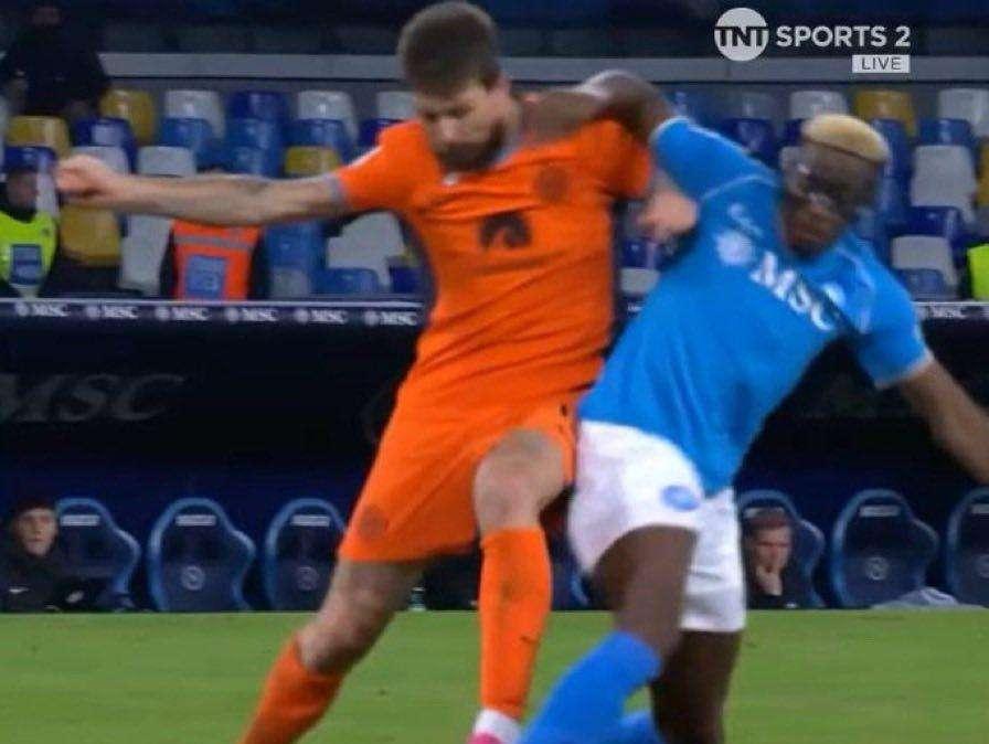 Rigore Osimhen, l’audio Massa-VAR: “Niente, gioca! Tocco leggero, niente, check completato”