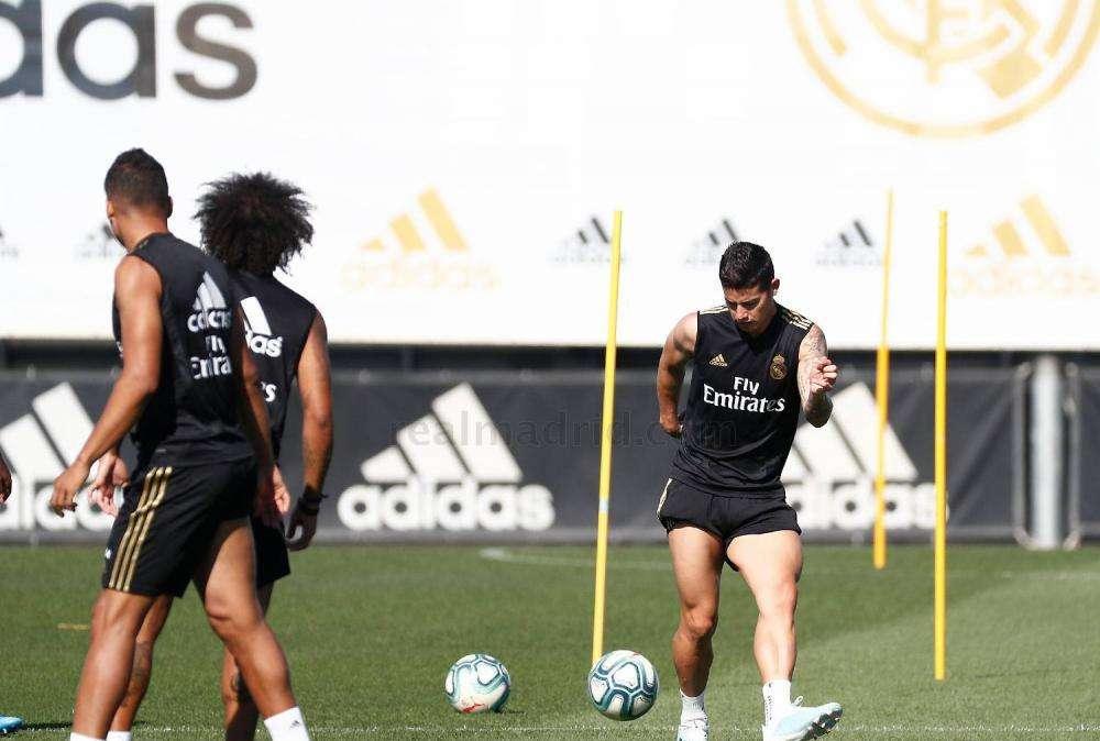 FOTO - In attesa di novità sul futuro, James si allena regolarmente con il Real Madrid