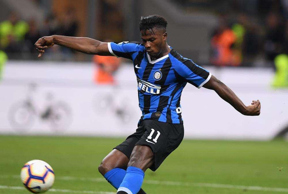 Gli hotel rifiutano l'alloggio ai braccianti stranieri, Keita affitta un alloggio per 90 di loro
