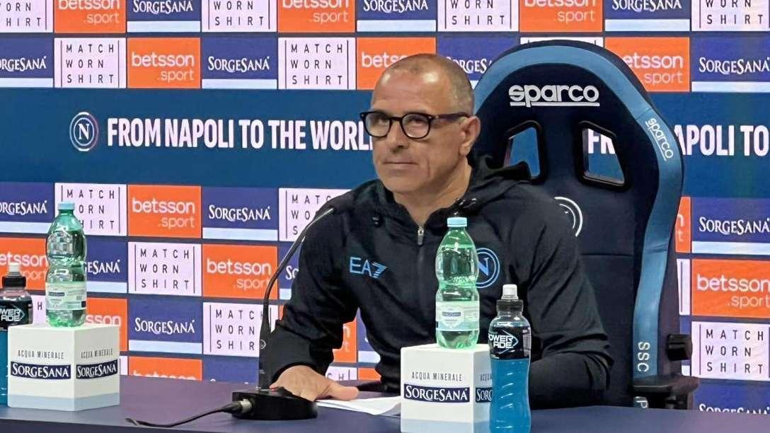Calzona: "Non c'è voglia, ma io non ci sto! La squadra deve sentirsi responsabile, ora fuori l'orgoglio! Su Roma, la difesa e ADL..."