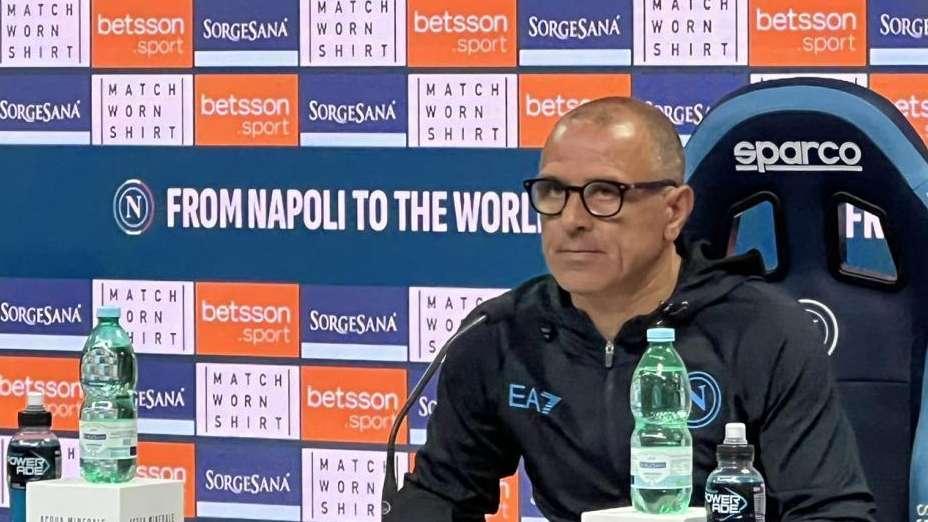 Calzona chiaro su Lindstrom: "Fatica nell'uno contro uno ed il Napoli non gioca negli spazi"