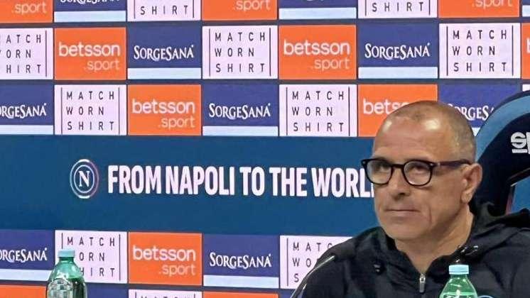 Calzona in conferenza: "Contestazione civile, ai tifosi non si può dire nulla. Dimettermi? Non sono venuto per soldi, avrei messo in difficoltà il club"