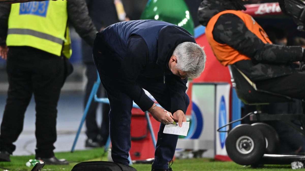 Roma, Mourinho a Dazn: "Meritavamo noi, ma buona stella illumina Napoli! Osimhen? Se gioca così in Premier l'ammazzano..."