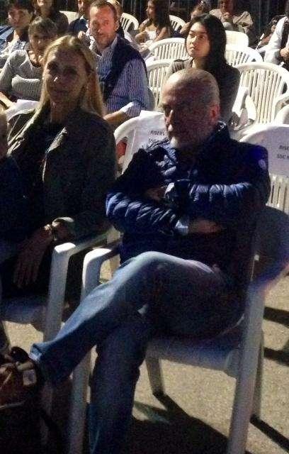 VIDEO – De Laurentiis scatenato al concerto di Lembo. Il presidente salta e intona il coro: “Chi non salta juventino è”