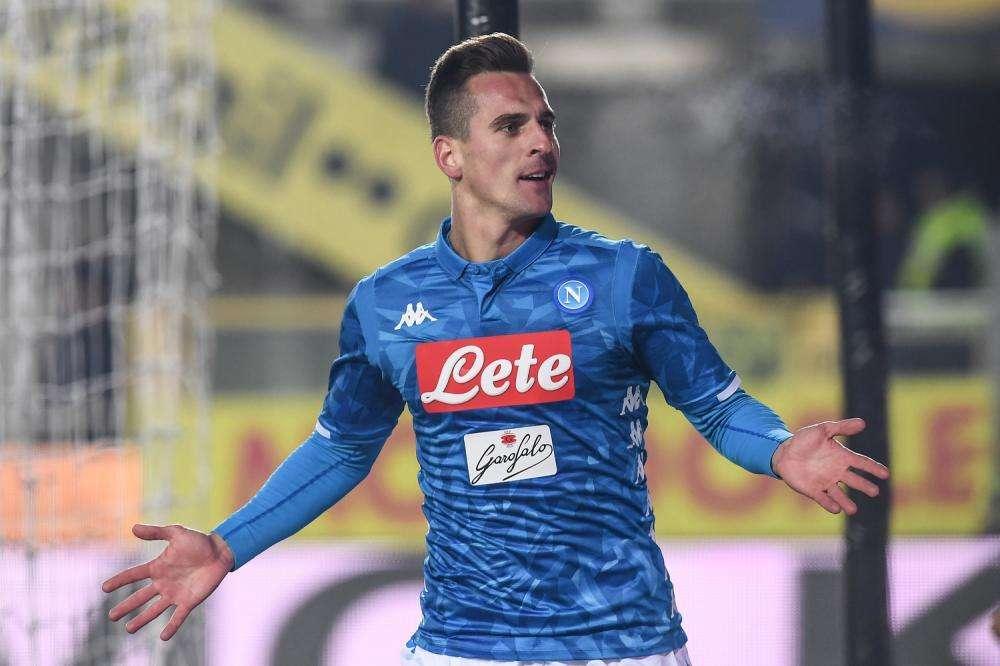 Milik spariglia e regala tre punti d'oro. Napoli ancora bloccato e solo nel finale si desta