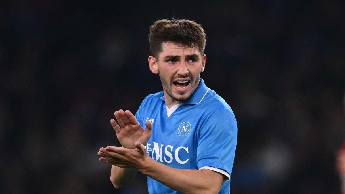 Gilmour, assist magico e i quotidiani lo premiano: "C'è un motivo se gioca sempre"