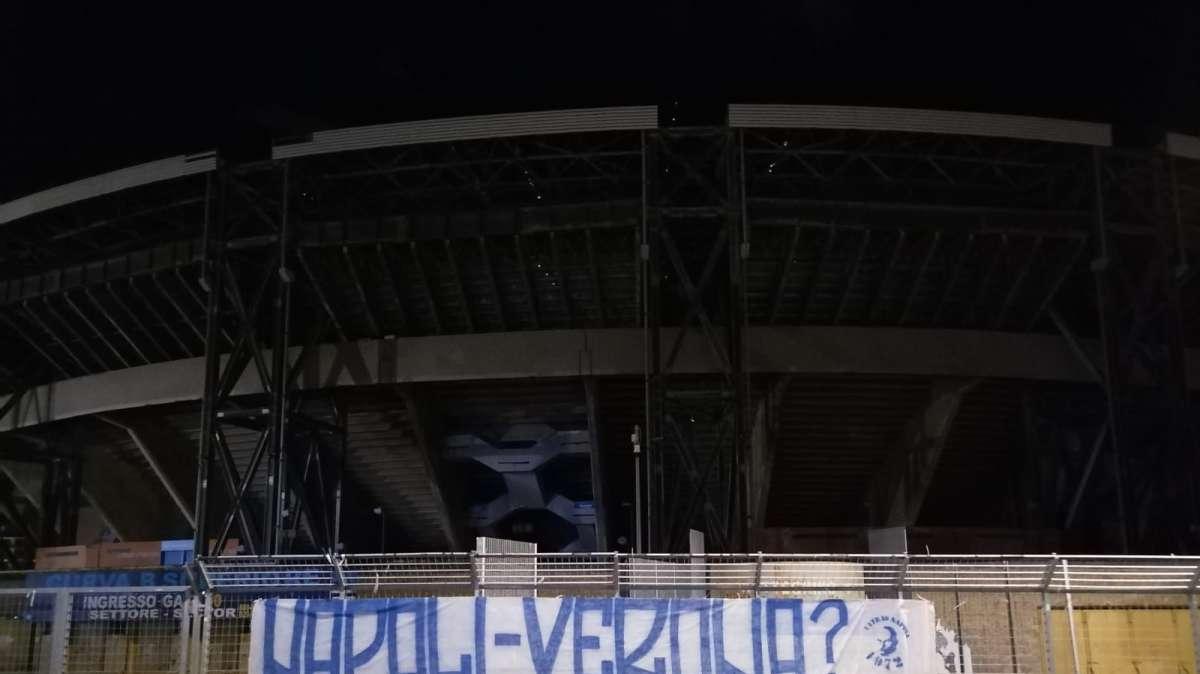FOTO - "Napoli-Verona?", gli Ultras 72 tappezzano la città di striscioni