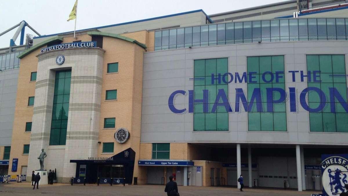 Chelsea, proteste tifosi contro la Superlega: sfida col Brighton posticipata di 15'