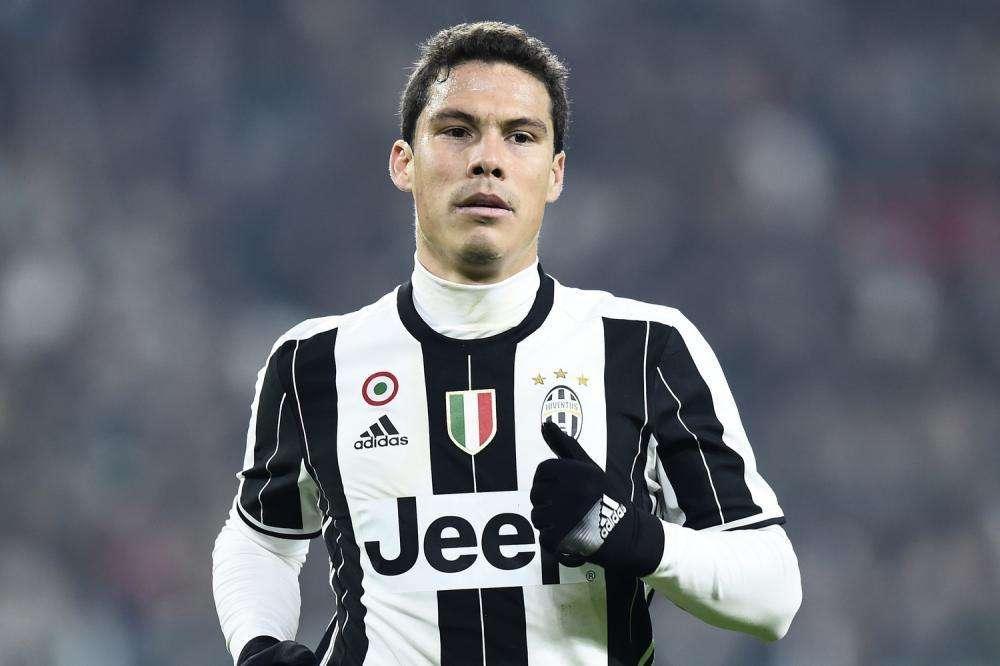 Hernanes sicuro: "Icardi ha dimostrato una crescita incredibile. Napoli o Juve? Farebbe bene a chiunque..."