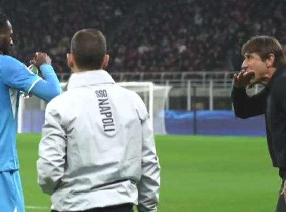 "Col coltello in bocca", Conte carica gli azzurri durante Milan-Napoli: la "Bordocam" Dazn