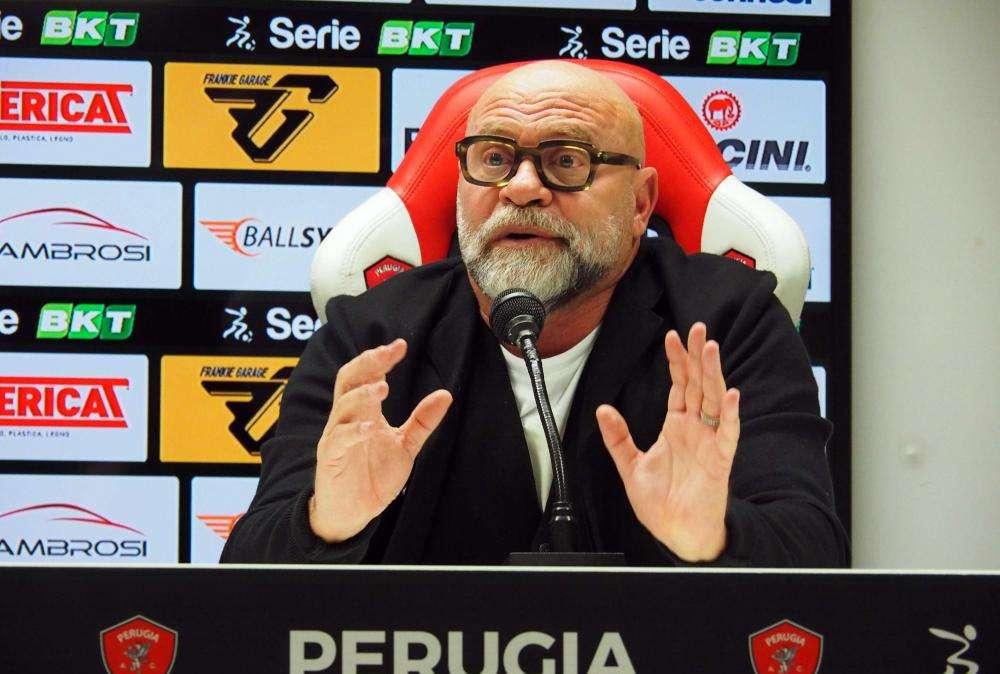 Serie B, tra gli squalificati anche Cosmi: "Pronunciato espressioni blasfeme"