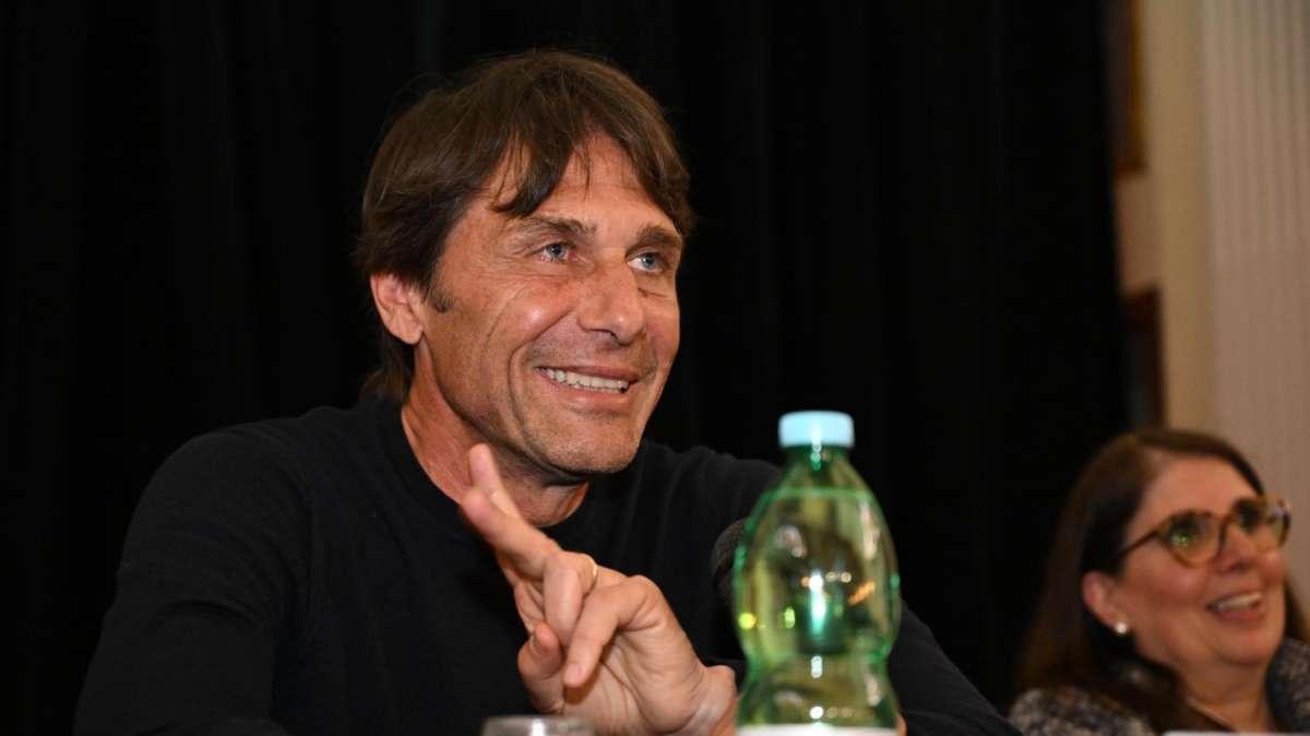 Conte incontra i detenuti di Poggioreale: il suo messaggio e la fotogallery