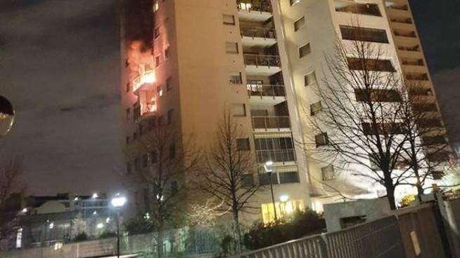Tragedia a Napoli, a 10 anni si lancia dal balcone: forse vittima di un gioco sul web