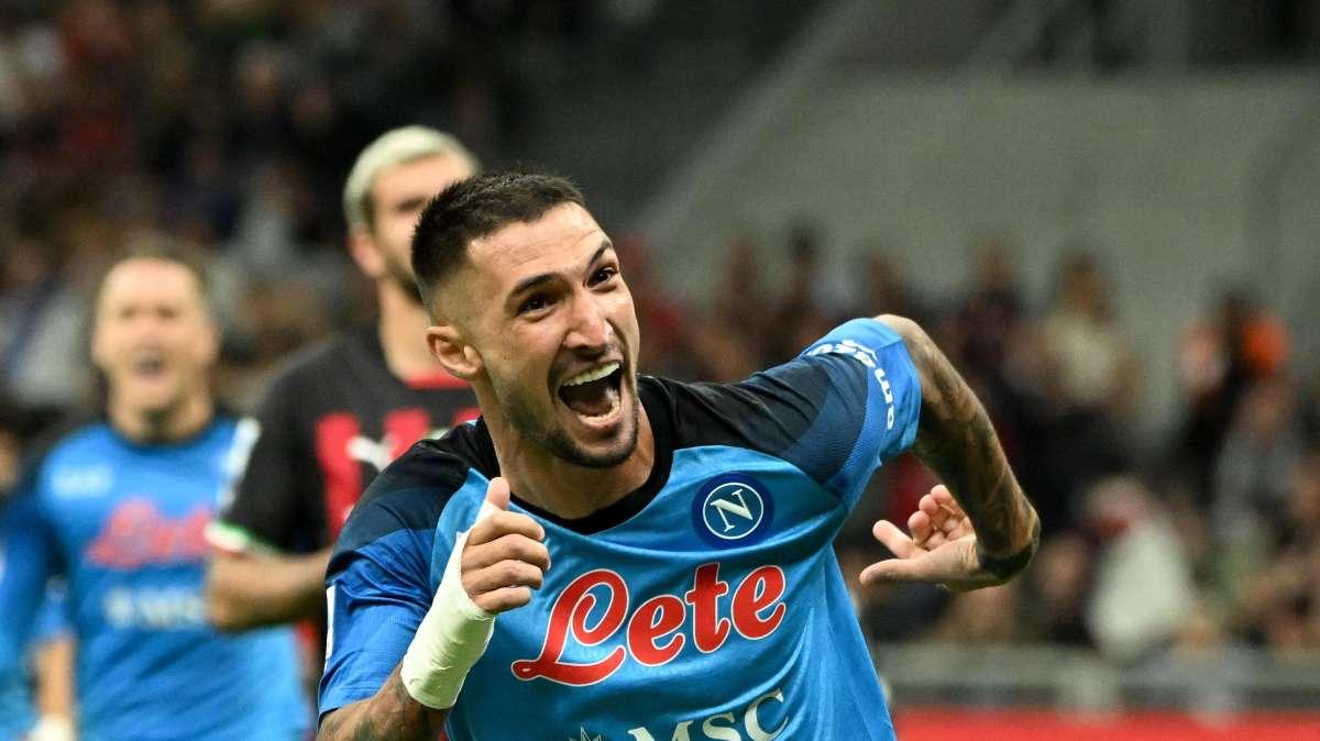 FOTO - Politano posa con la maglia della Nazionale: “Un azzurro tira l’altro”