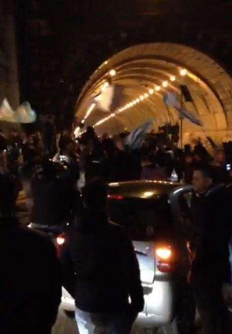 VIDEO - Tifosi azzurri impazziti dopo la vittoria: ecco i festeggiamenti in città