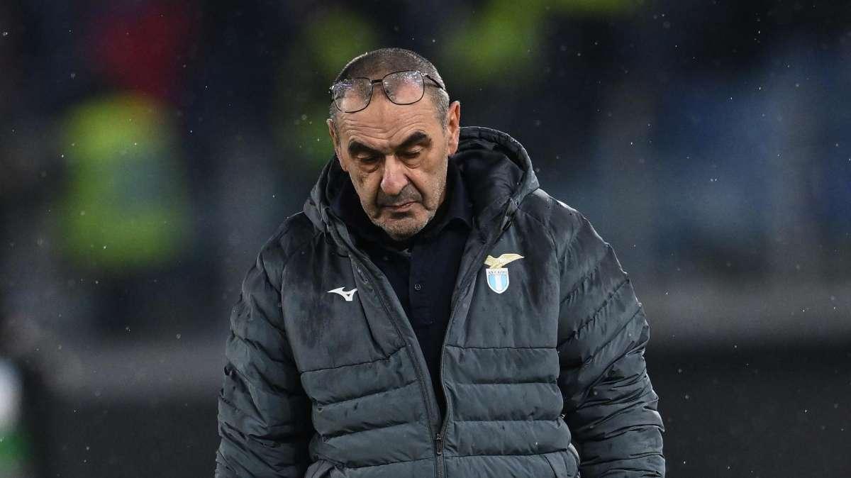 Il Cagliari chiude in 10, ma resiste alla Lazio: 0-0 tra Pisacane e Sarri