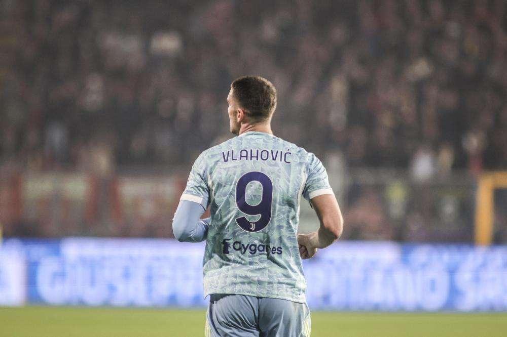 Vlahovic, calvario senza fine: la Juventus lo perde di nuovo, c'è lesione