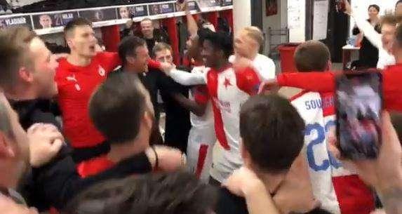 VIDEO - Slavia Praga ai quarti al 119', che festa negli spogliatoi per la storica qualificazione!