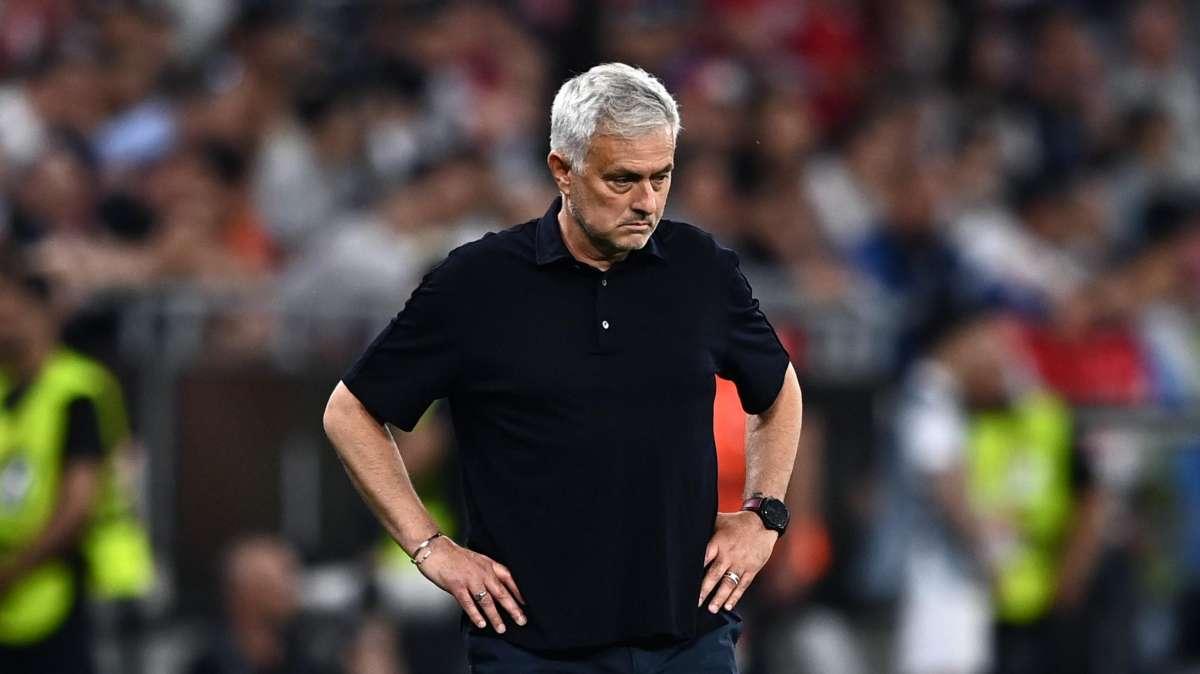 Roma, Mourinho: "Siamo morti! L'arbitro sembrava spagnolo, Lamela da secondo giallo"