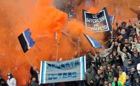 Retata all'alba, undici arresti tra gli ultras. Il pm: "Si influenzava rinnovi dei contratti dei calciatori". Ecco le partite incriminate
