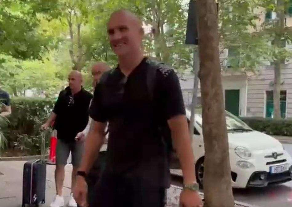 "Forza Genoa", Ostigard torna a Genova: le prime immagini dell'ex Napoli